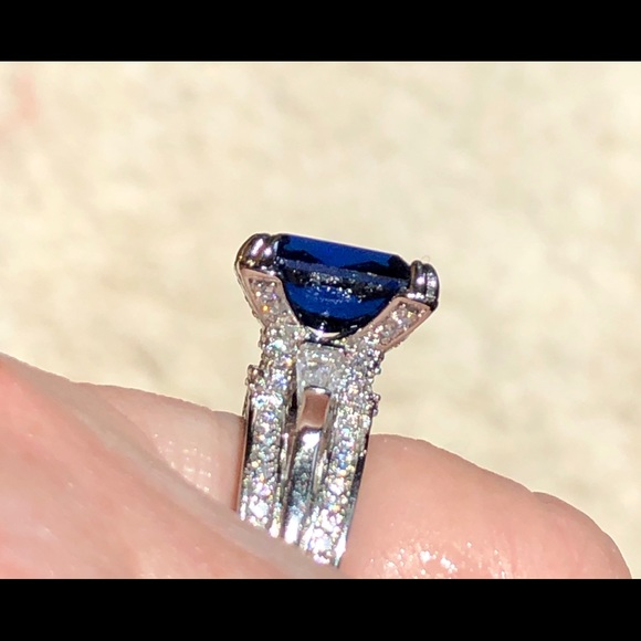 SOLD OUT๐๐6ct 12x10mm Sapphire Eiffel Tower๐ - Picture 8 of 10